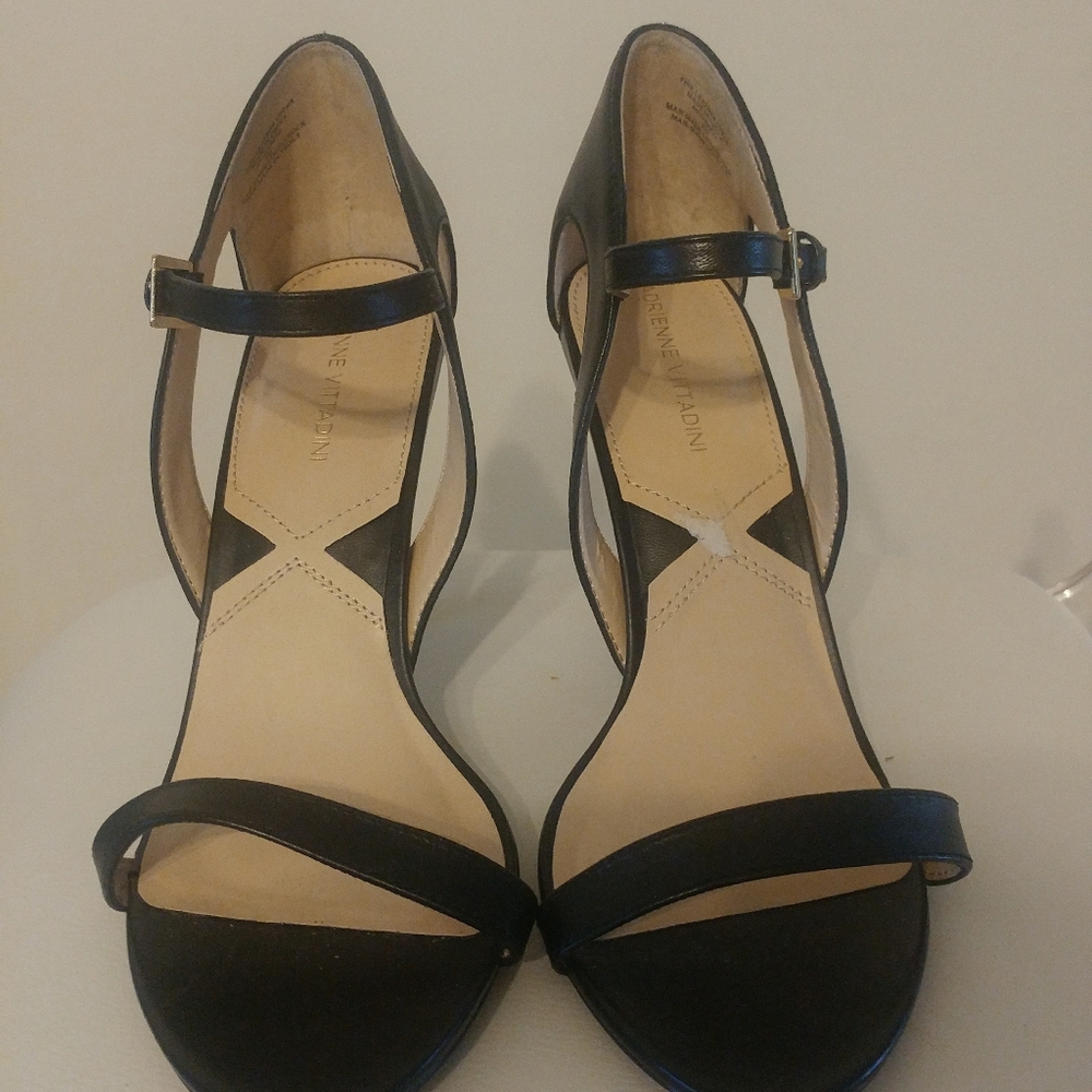 Heels - Picture 2 of 3